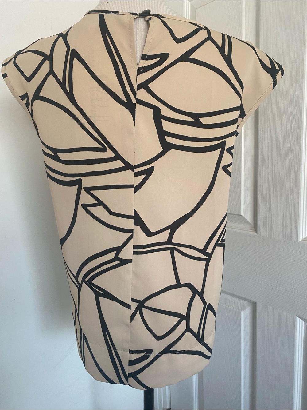Joseph Ribkoff Abstract Sleeveless Top - Picture 6 of 12